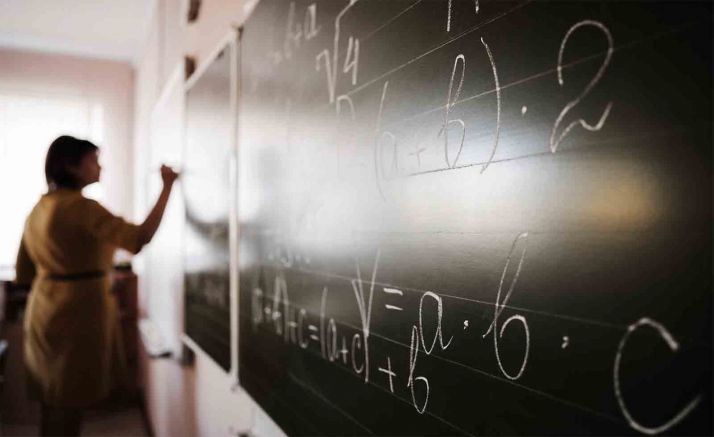 Junta y sindicatos llegan a un preacuerdo para mejorar las condiciones laborales de los docentes