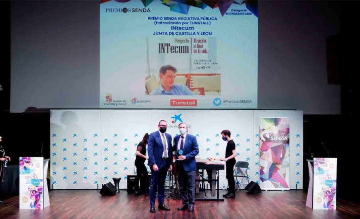 La Junta, premiada por su proyecto de cuidados en el hogar a enfermos terminales