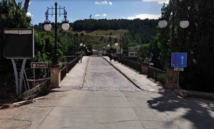 Patrimonio no ve adecuada la instalación de un carril bici en el Puente de Piedra