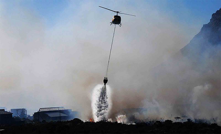  La Junta contrará, por 26,1 M€ 16 helicópteros para labores de extinción de incendios hasta 2025