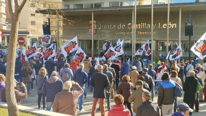 Concentración de Soria ¡Ya! ante la Delegación Territorial de la Junta. /MAUDIOVISUALES