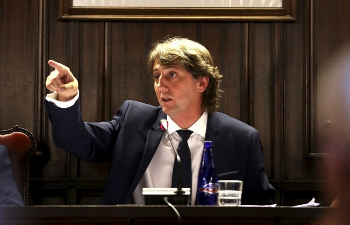 Soria rechaza pedir la dimisión de Garzón porque una fake dura lo que dura y al PP se le ha pasado el chuletón