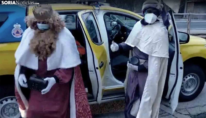 VIDEO: Sus Majestades llegan, protegidos civilmente, a Golmayo