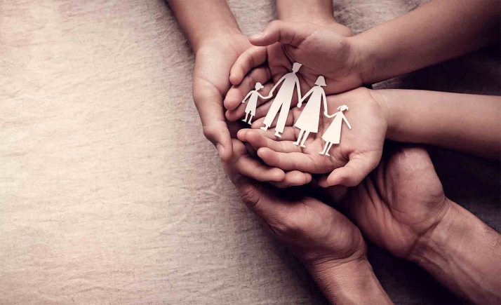 La Junta ayuda a 10.997 familias de bajos recursos con 7,6 M€ en deducciones por familia numerosa, natalidad y cuidado de hijos