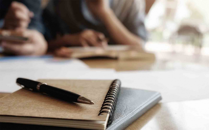 Educación destina 10.000 euros becas que promueven el acceso de las estudiantes gitanas a estudios universitarios de postgrado