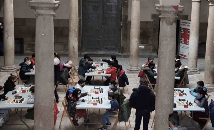 El torneo de ajedrez de Ágreda reúne a 34 jóvenes jugadores 