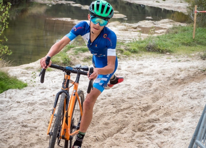 Alejandro Herrero, el ciclista todoterreno de Covaleda