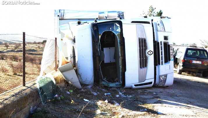 Se desploma un camión en el Caballo Blanco