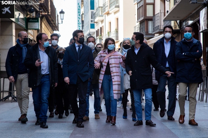 El silencioso paseo de Casado en Soria