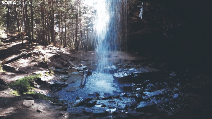 Castroviejo, paraíso de cascadas y cuevas