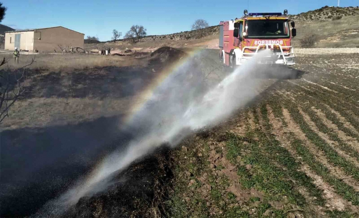 Bomberos provinciales ayudan a la extinción de un incendio en Zaragoza