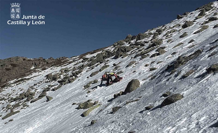 Protección Civil socorre a un montañero herido en el Risco de los Claveles (Segovia) 