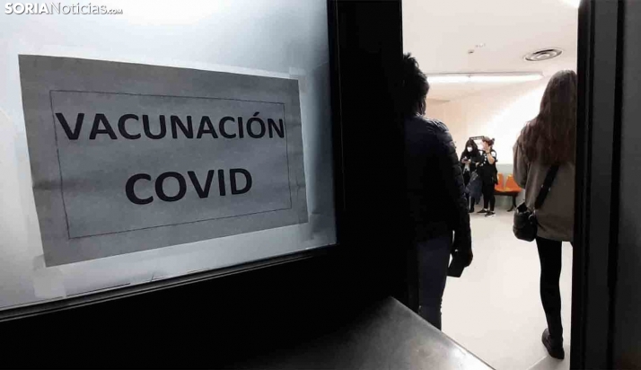 Ómicron posee mutaciones que ya existían en cepas anteriores, lo que explica la eficacia de las vacunas