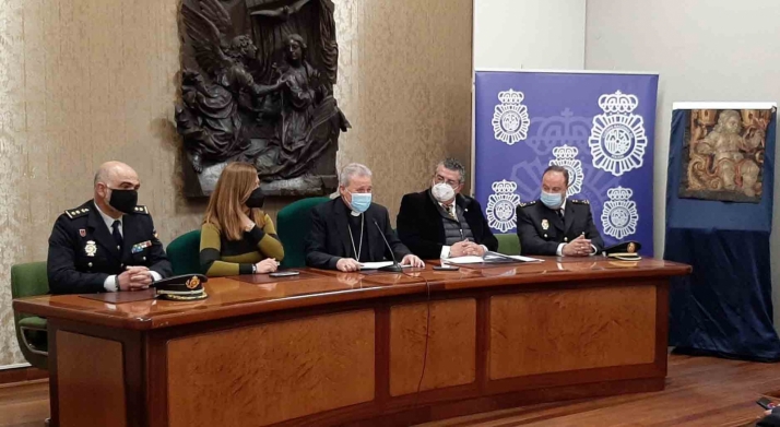 El CNP recupera un tapiz flamenco del siglo XVII robado en la iglesia de Santo Domingo de Castrojeriz (Burgos)