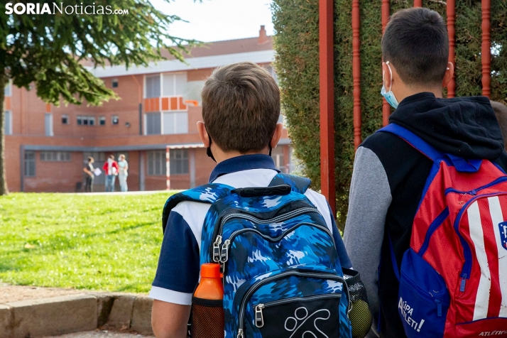 Lucas afirma que la mascarilla sigue siendo obligatoria en los patios de los colegios