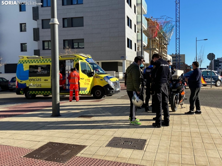 Colisión entre una moto y un turismo en Soria capital