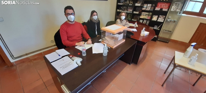 Galería de imágenes: así se ha votado en los pueblos de la provincia