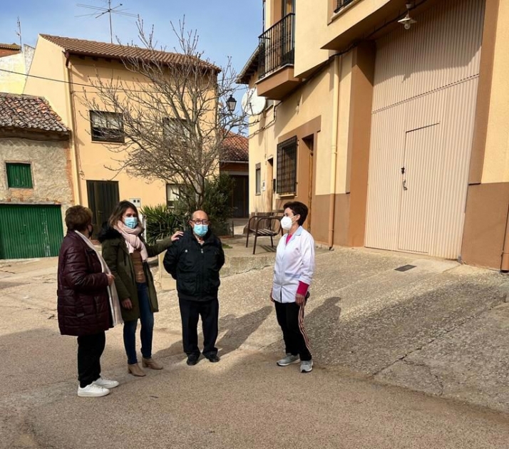 Rocío Lucas pasa la jornada de reflexión entre el pueblo y la capital