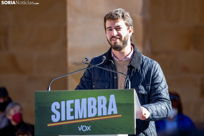 Gallardo anuncia una reducción del gasto dedicado a los grupos políticos de las Cortes