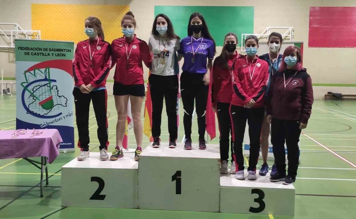 Las sorianas y hermanas Ana y Natalia Sanz, campeonas de Castilla y León de bádminton