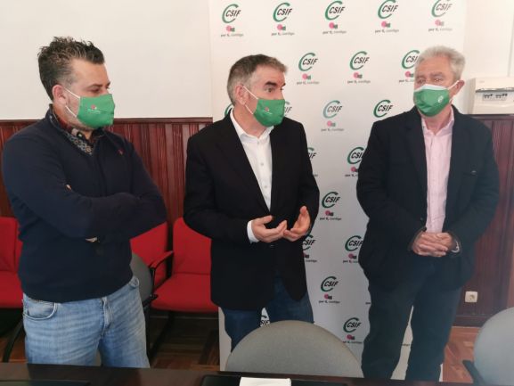 7.000 empleados de la Junta que usan su coche trabajan gratis medio mes al año por la subida de los carburantes 