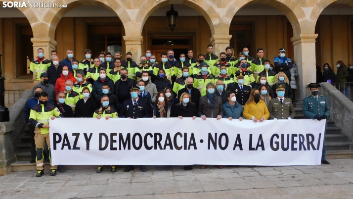 Las instituciones sorianas mandan su apoyo a Ucrania a través de la concentración de FEMP