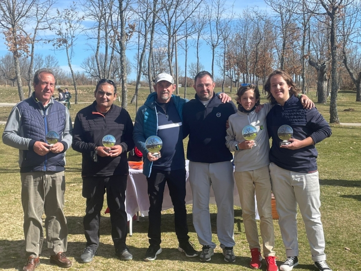 Miguel López, ganador de la Primera Categoría en el Torneo Inicio de Temporada del Club de Golf Soria  