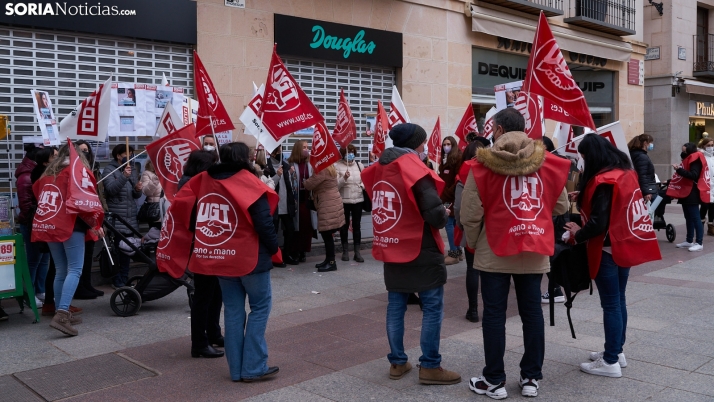 Las trabajadoras sorianas de Douglas salen a la calle para evitar el cierre de las tiendas 