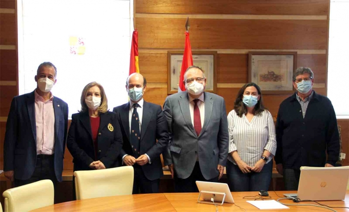 Junta y cofradías articulan su colaboración sanitaria de cara a la próxima Semana Santa