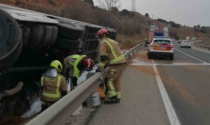 Vuelca un camión en la SO-20