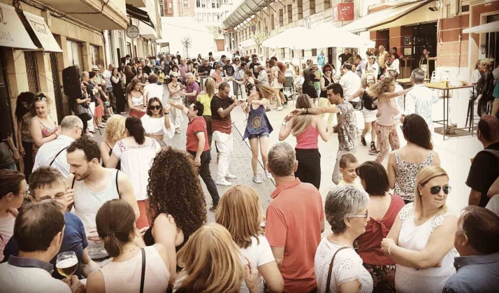 Este domingo, vermú salsero, paella y baile en Almazán 