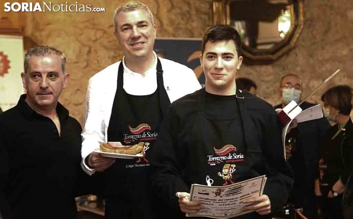 La compenetración familiar cocina El mejor Torrezno del mundo para aficionados este año