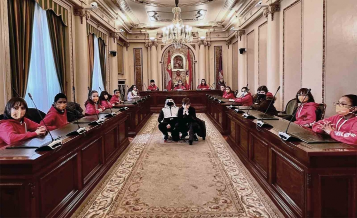 Alumnos participantes en ‘Emprendiendo en mi escuela’ visitan el Palacio Provincial