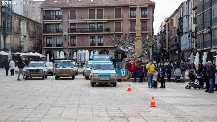 Galería: la Spain Classic Raid llena de coches clásicos la Plaza Mayor de Soria