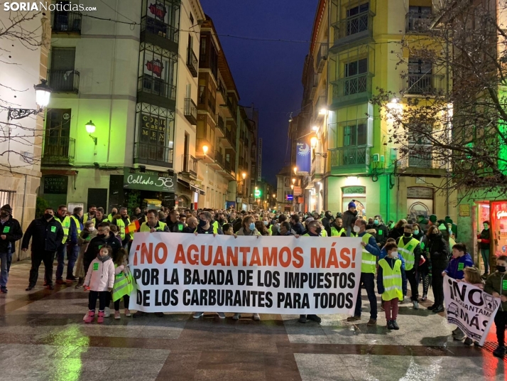 Centenares de transportistas se quejan en Soria de la subida de los carburantes 