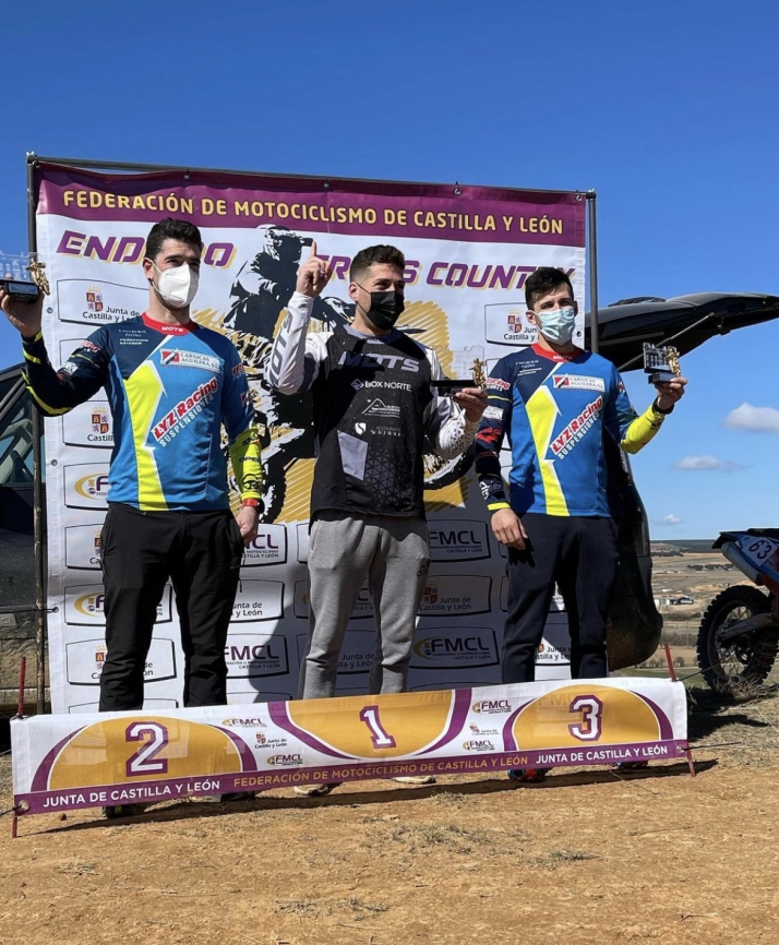 Alvar Guemes y Alba Martín, ganadoras del I Cross Country Almazán