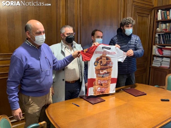 Cabrerizo en la firma con Diputación: Un objetivo es volver a Europa el próximo año