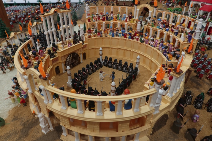 1.500 piezas de playmobil representan en Garray la película Gladiator