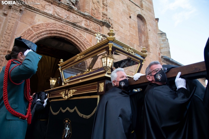 El Santo Entierro vuelve multitudinario, sobrio y solemne, a Soria