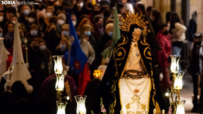 Fotos: El silencio ensordecedor de la Virgen de la Soledad invade Soria