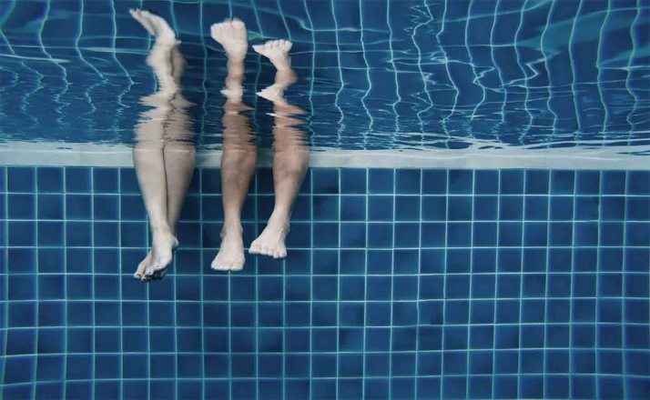 San Esteban licita el bar-restaurante de sus piscinas