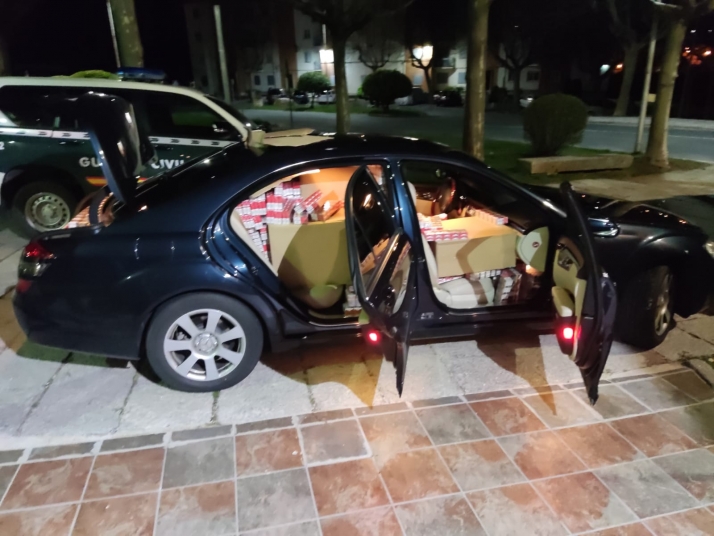 Detienen en Segovia a un varón que transportaba 13.500 cajetillas de tabaco en su coche
