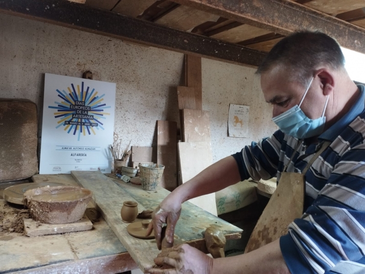  Alfonso Almazán muestra su trabajo en los Días Europeos de la Artesanía