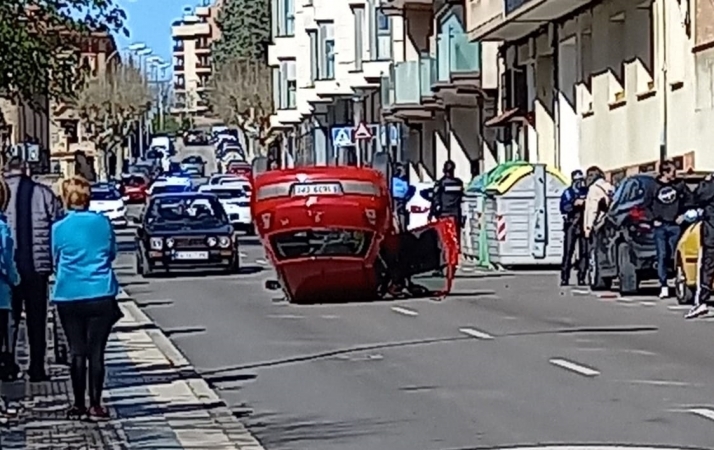 Espectacular vuelco de un vehículo en Soria con dos heridos