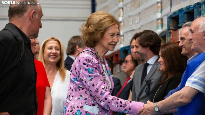 La visita de la Reina Sofía al Banco de Alimentos de Soria, en imágenes