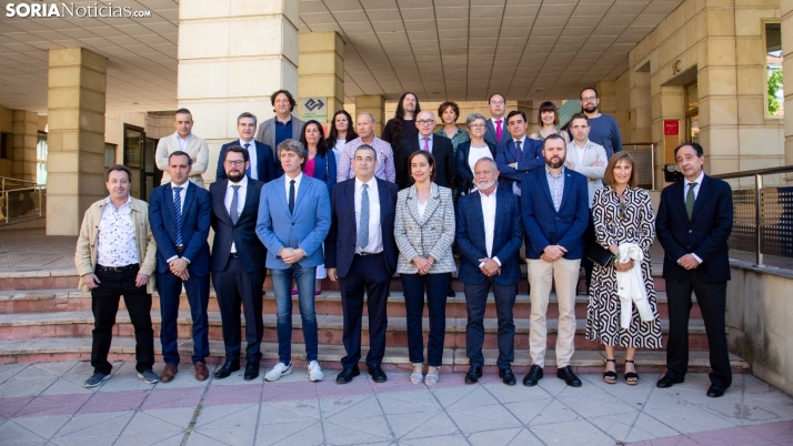 El nuevo pleno de la Cámara, con Santamaría al frente, toma posesión