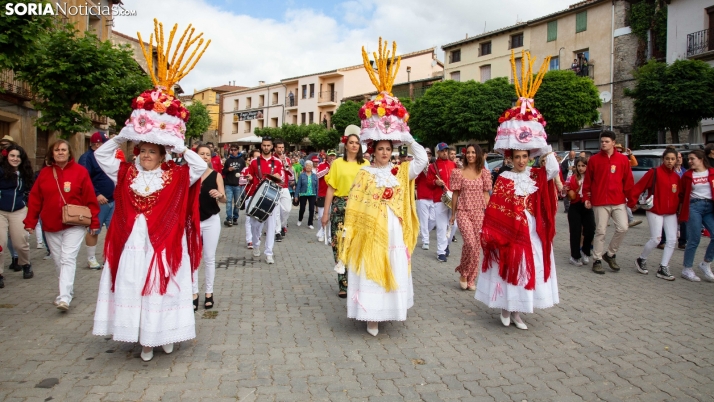 GALERÍA | Las Móndidas dan color a la mañana de San Juan en San Pedro