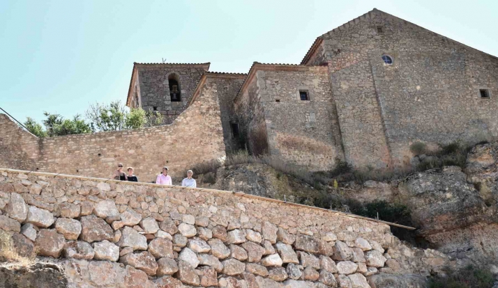 Avanzan los trabajos de reparación del muro de contención del camino de Atauta a las bodegas