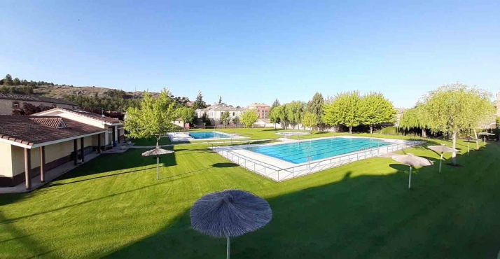 El Burgo, madrugador en el baño de verano