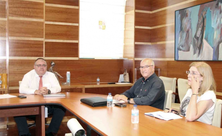 El consejero de Sanidad detalla al Consejo Autonómico de Enfermería los planes de la Consejería para este colectivo sanitario